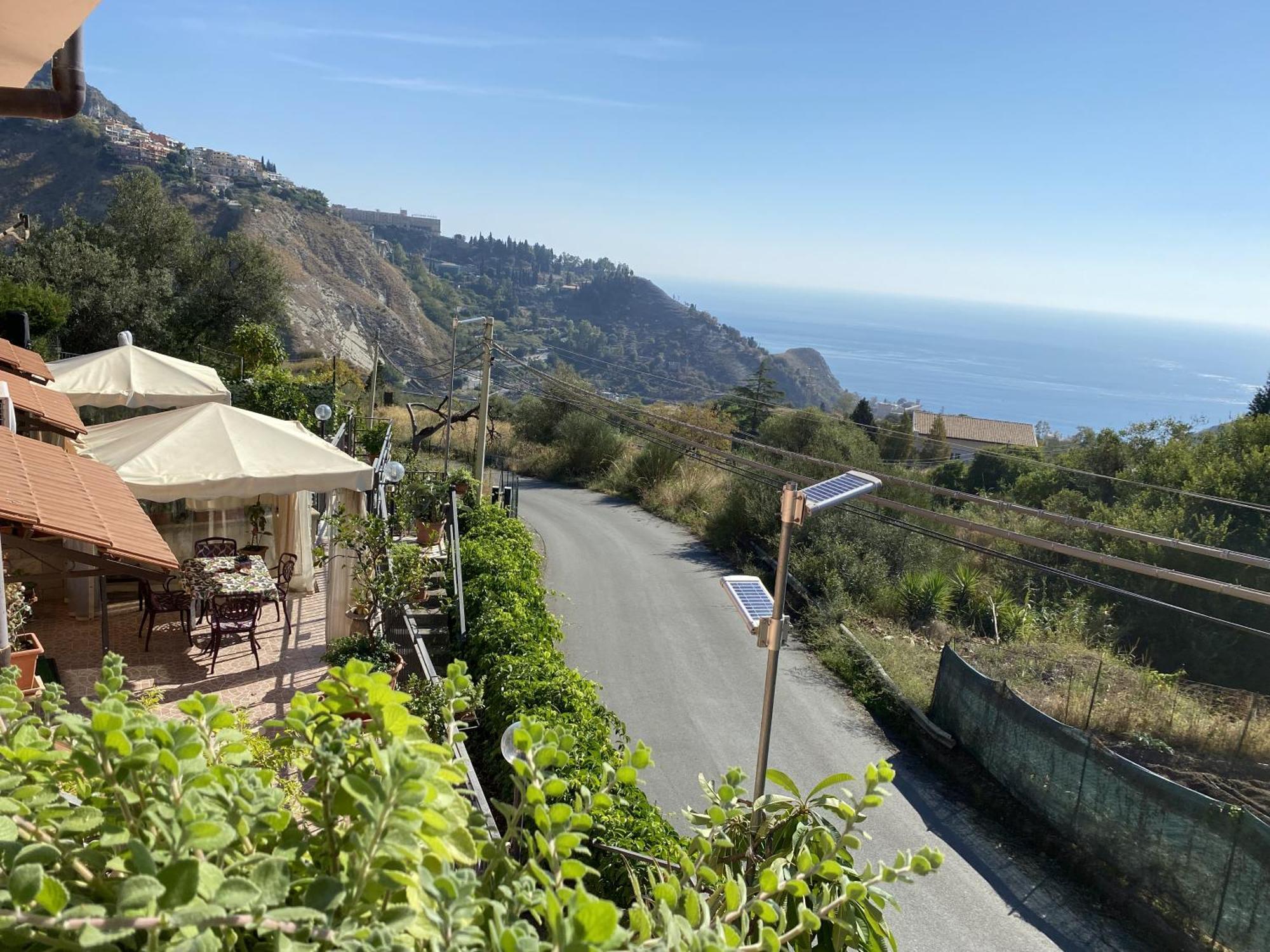 Couette-café Tirreno- Finestra Sul Mare Taormine