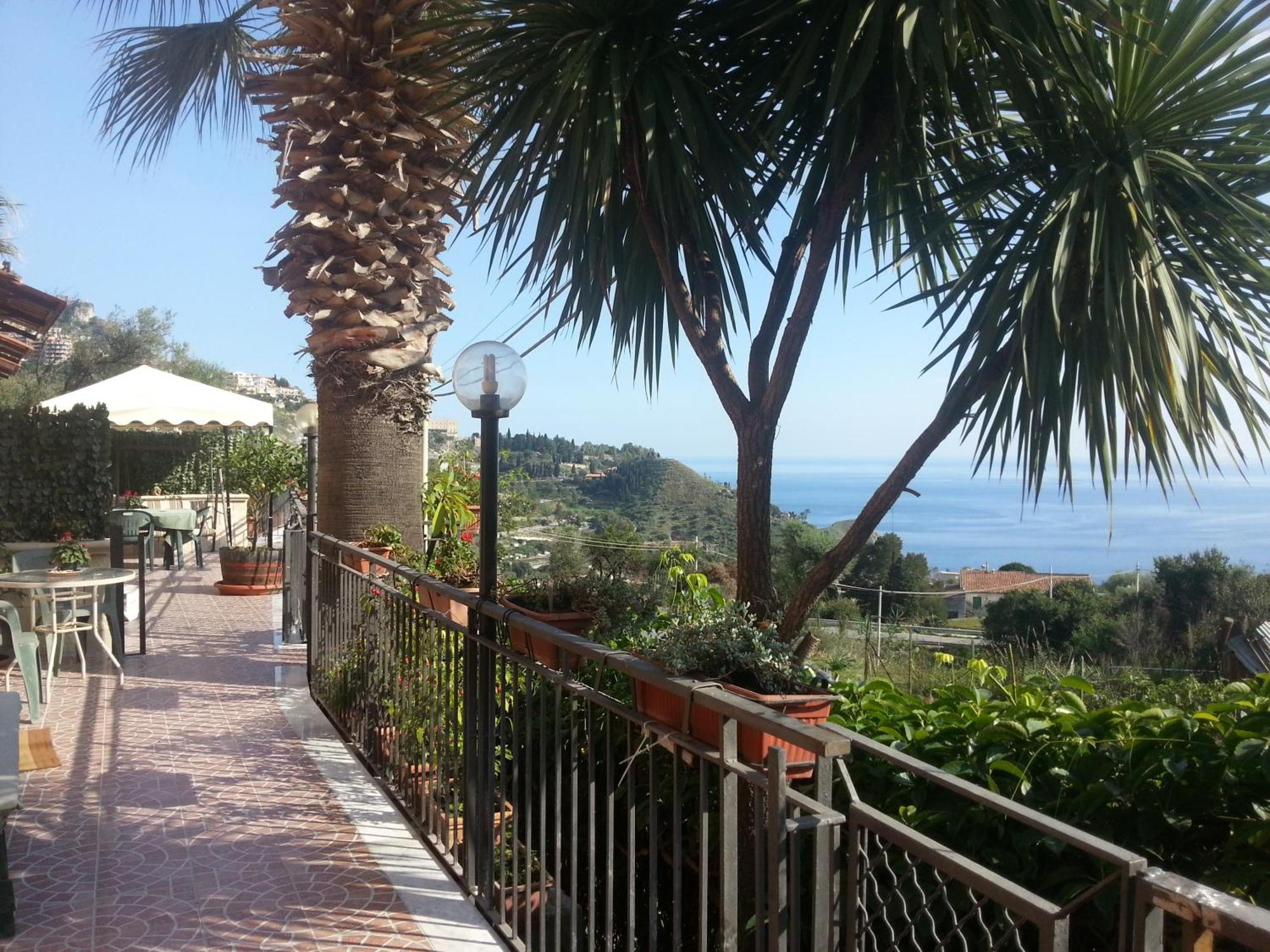 Tirreno- Finestra Sul Mare Couette-café