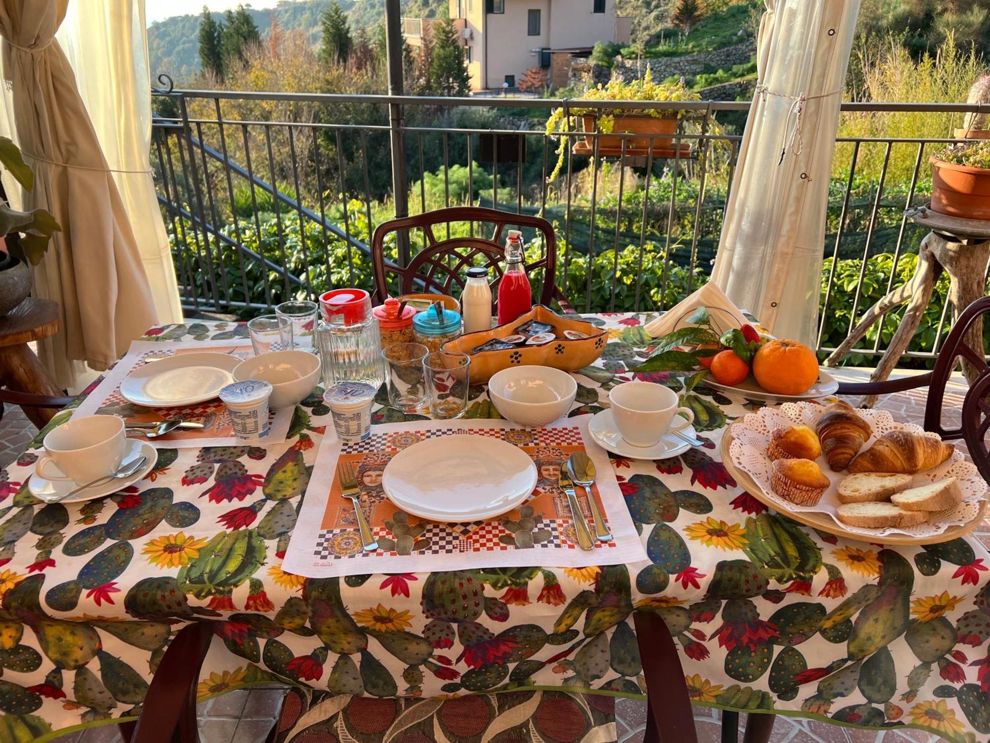 Tirreno- Finestra Sul Mare Bed & Breakfast